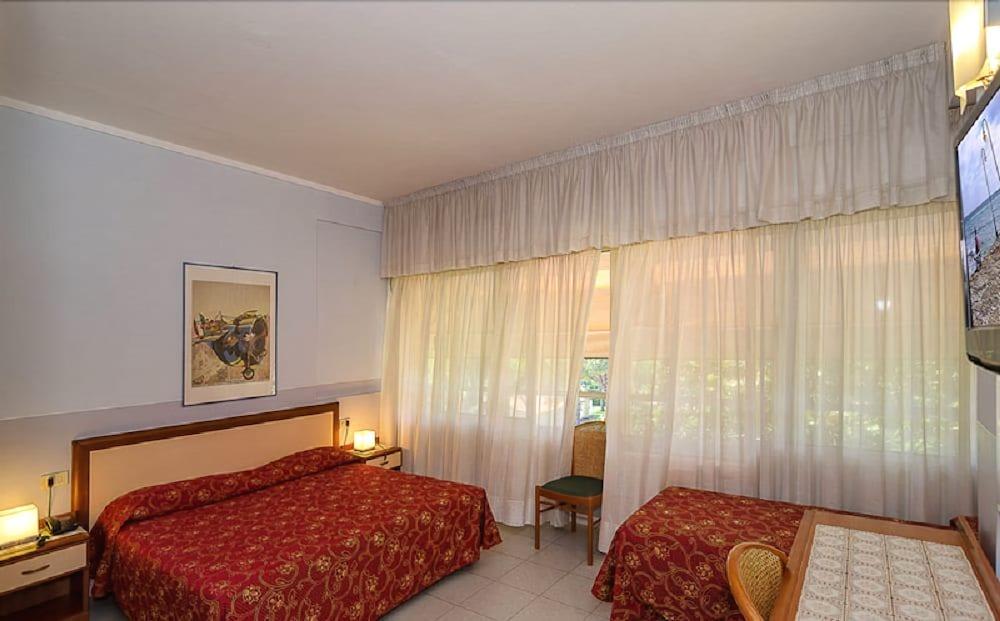 Hotel Le Ginestre ليدو دي كامايوري المظهر الخارجي الصورة