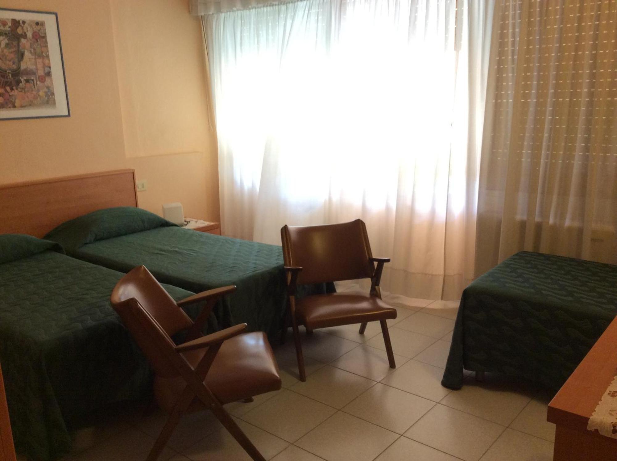 Hotel Le Ginestre ليدو دي كامايوري المظهر الخارجي الصورة