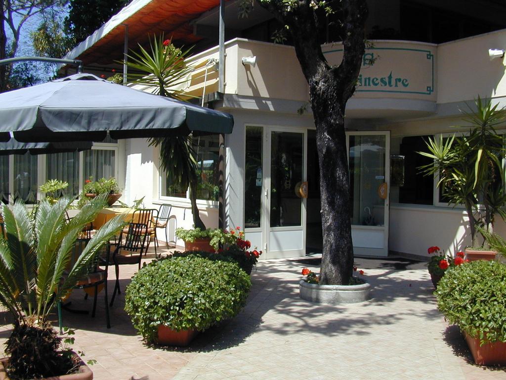 Hotel Le Ginestre ليدو دي كامايوري المظهر الخارجي الصورة
