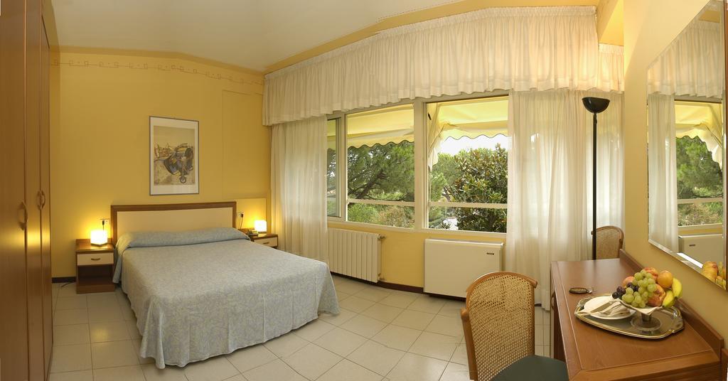 Hotel Le Ginestre ليدو دي كامايوري المظهر الخارجي الصورة