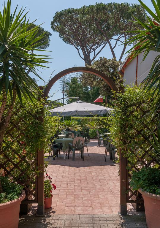 Hotel Le Ginestre ليدو دي كامايوري المظهر الخارجي الصورة