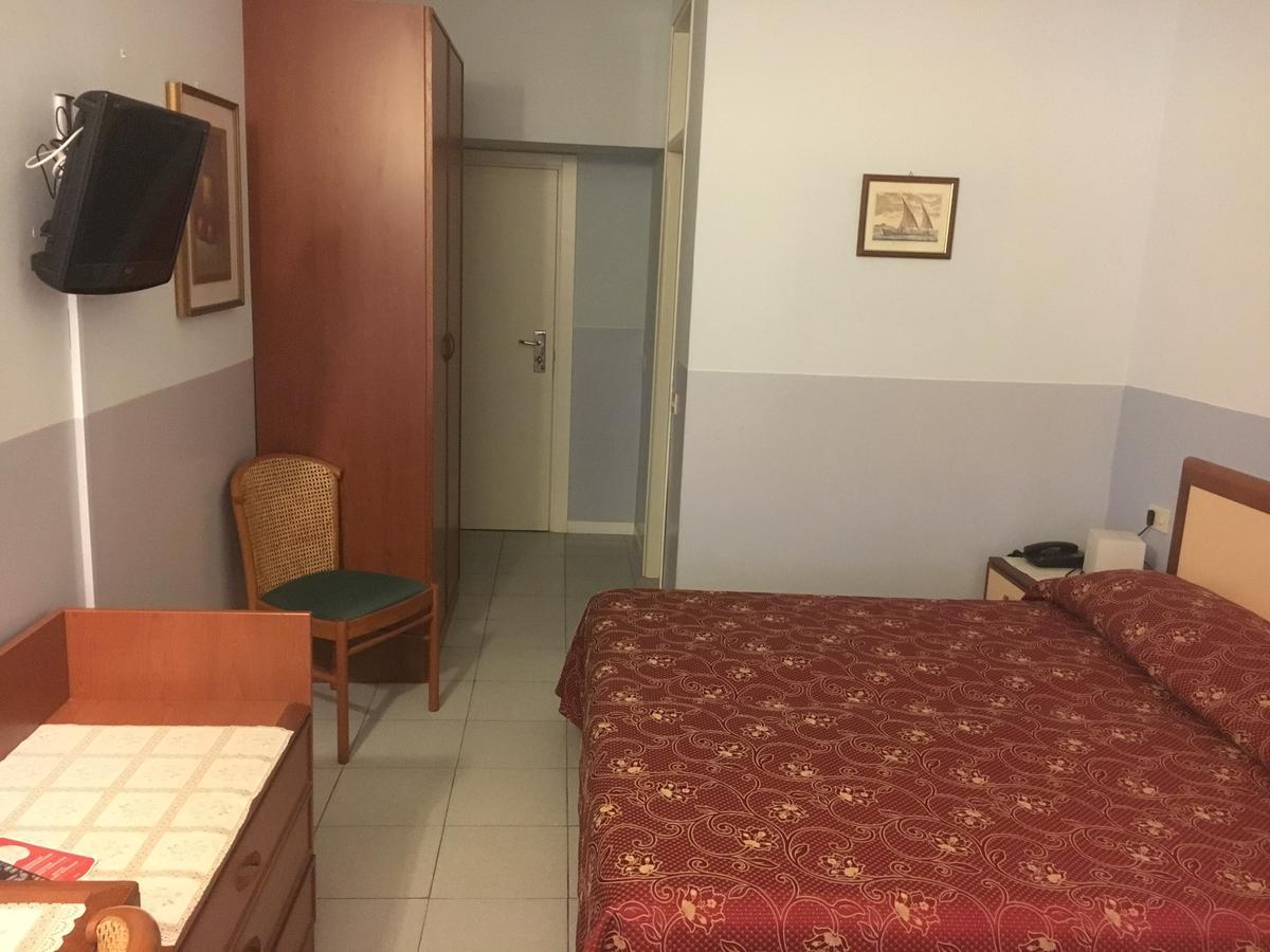 Hotel Le Ginestre ليدو دي كامايوري المظهر الخارجي الصورة