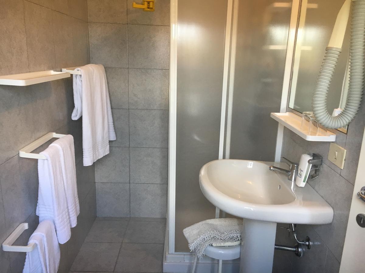 Hotel Le Ginestre ليدو دي كامايوري المظهر الخارجي الصورة