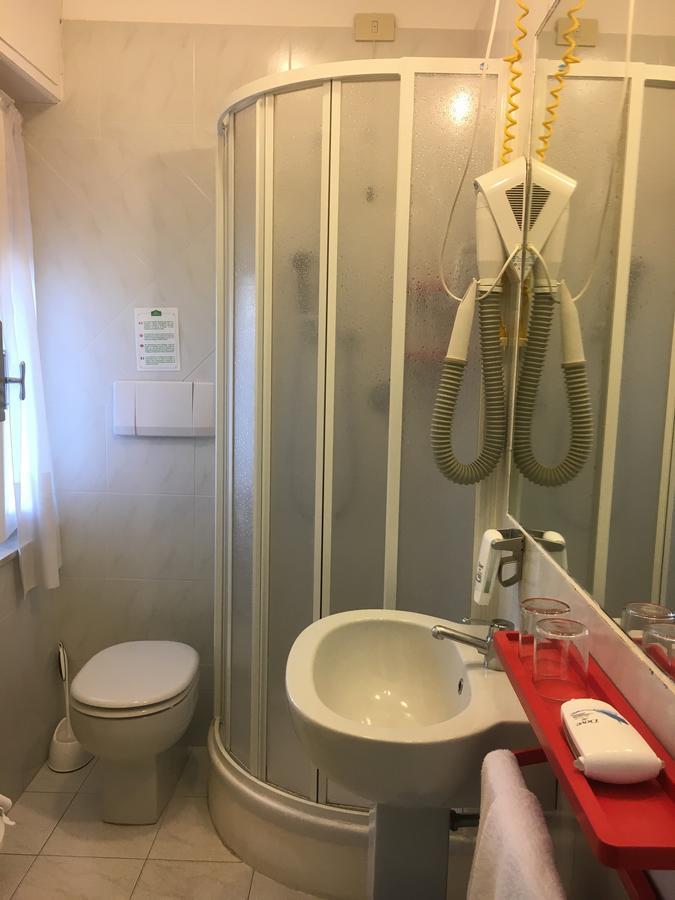 Hotel Le Ginestre ليدو دي كامايوري المظهر الخارجي الصورة