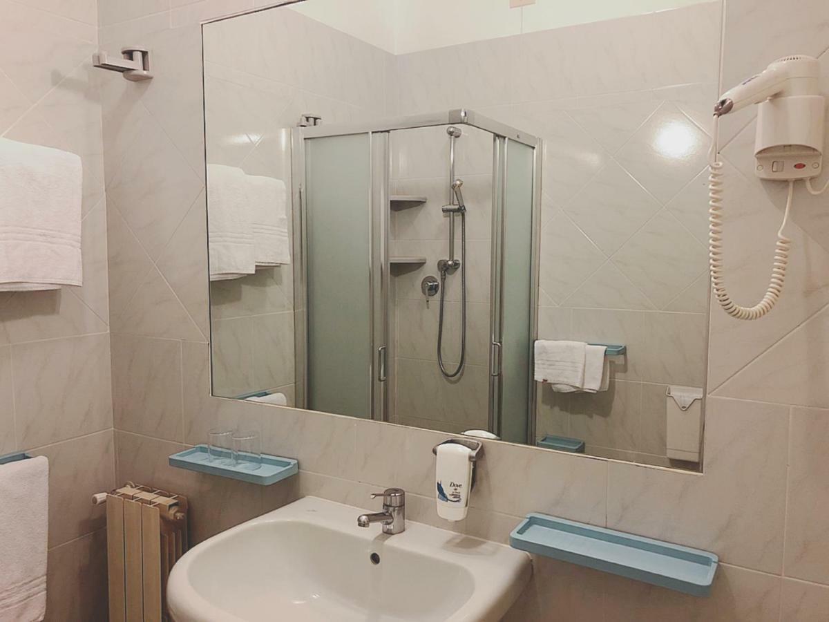 Hotel Le Ginestre ليدو دي كامايوري المظهر الخارجي الصورة