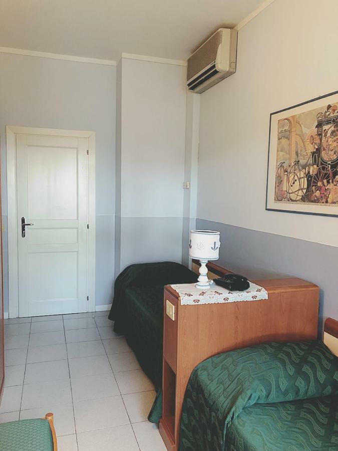 Hotel Le Ginestre ليدو دي كامايوري المظهر الخارجي الصورة