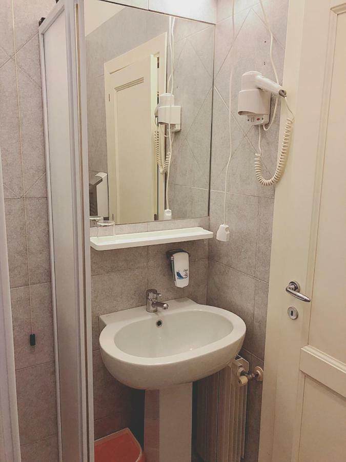 Hotel Le Ginestre ليدو دي كامايوري المظهر الخارجي الصورة