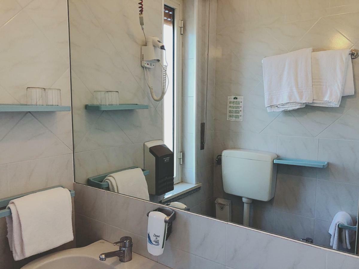 Hotel Le Ginestre ليدو دي كامايوري المظهر الخارجي الصورة