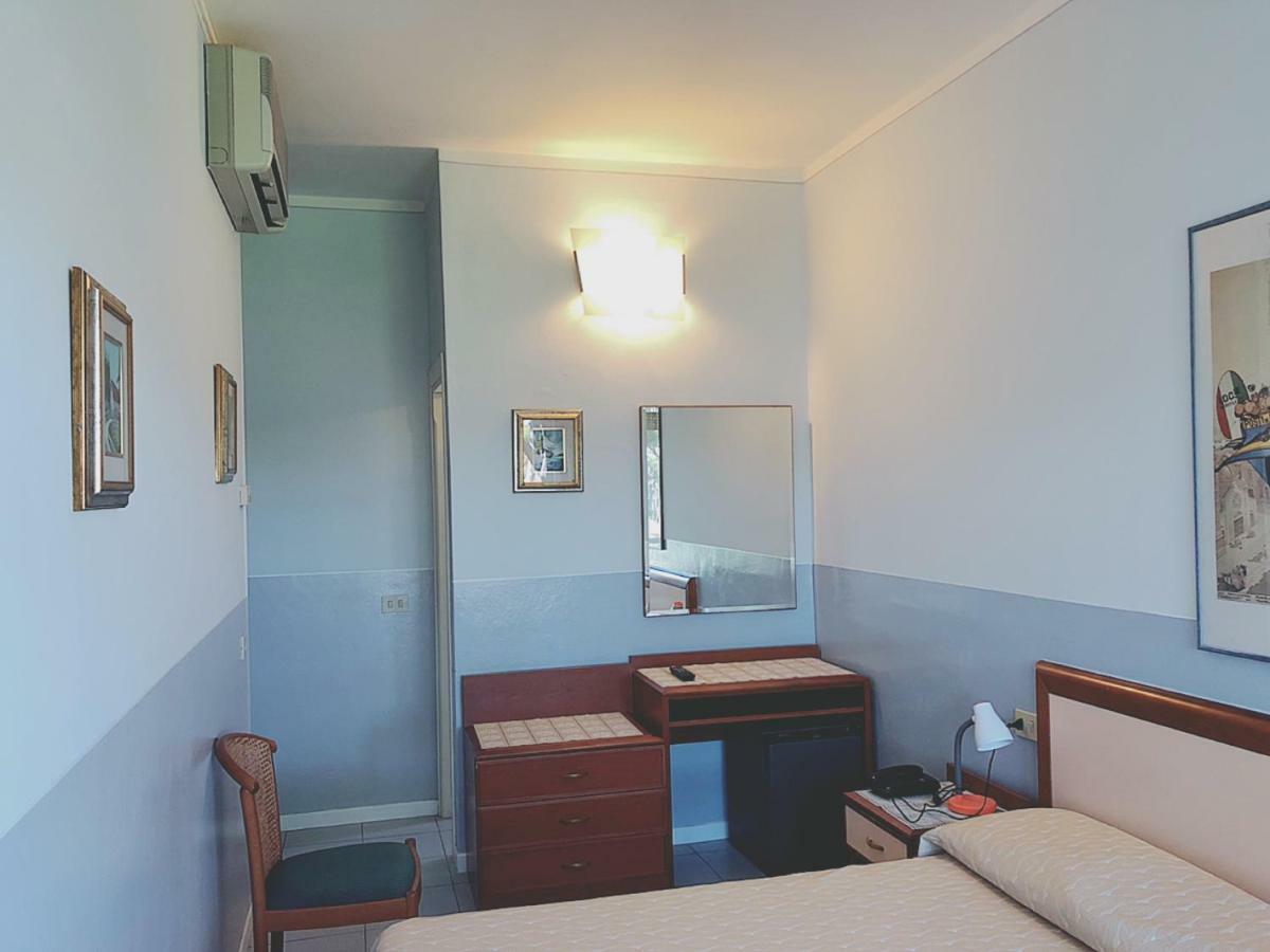 Hotel Le Ginestre ليدو دي كامايوري المظهر الخارجي الصورة